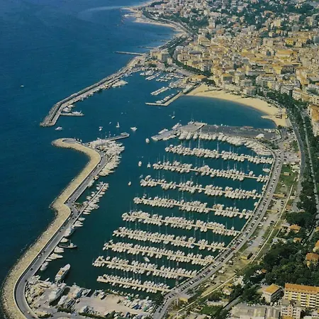 Ampio 公寓 *